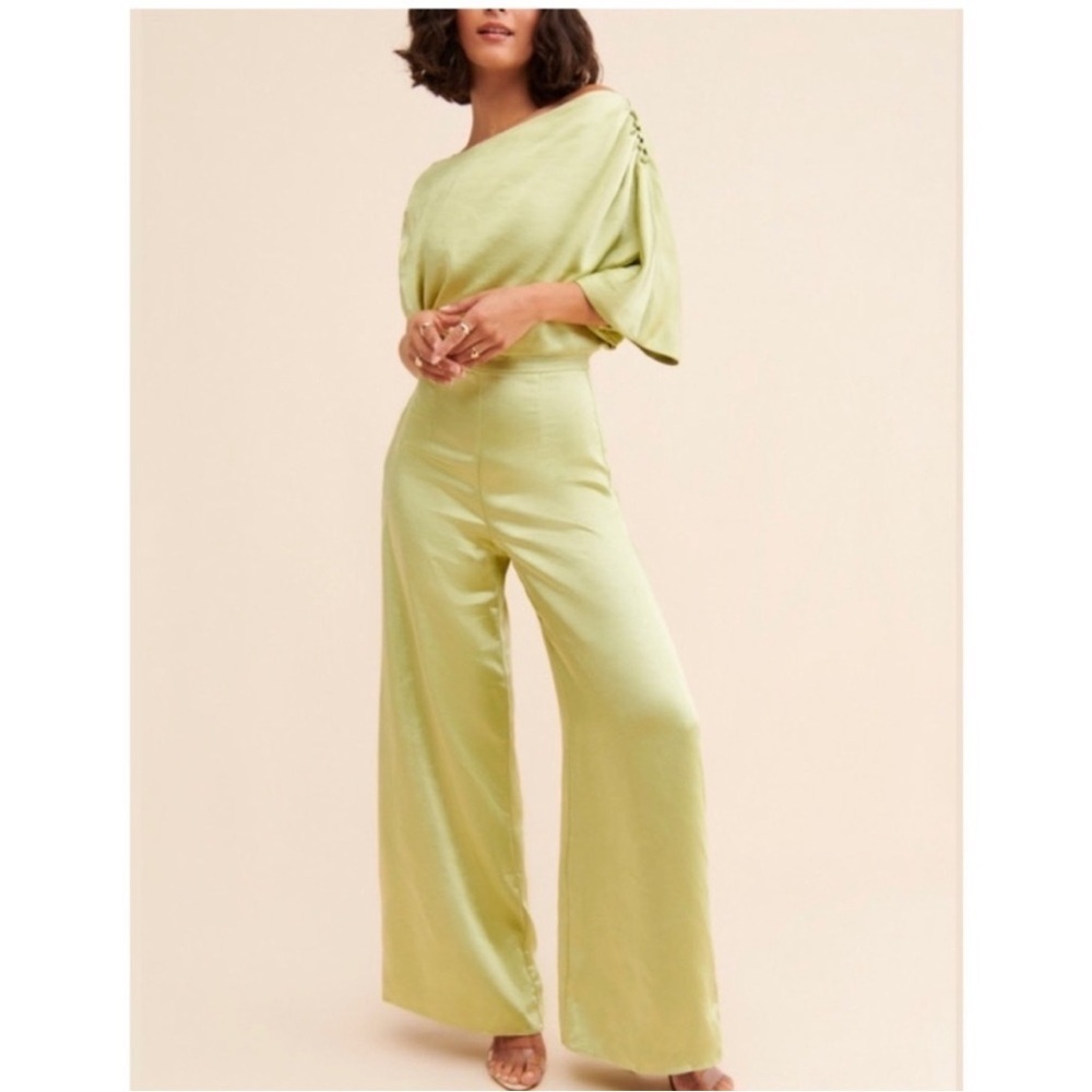 Elliatt Amari Satin Off The Shoulder Jumpsuit Size XS In Black - Picture 2 of 16